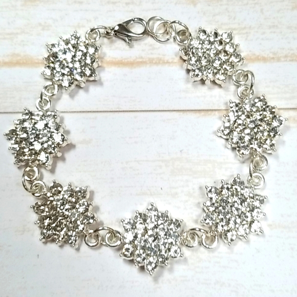Hand Crafted Rhinestone Silver Tone Flower Design Bracelet - Picture 8 of 16